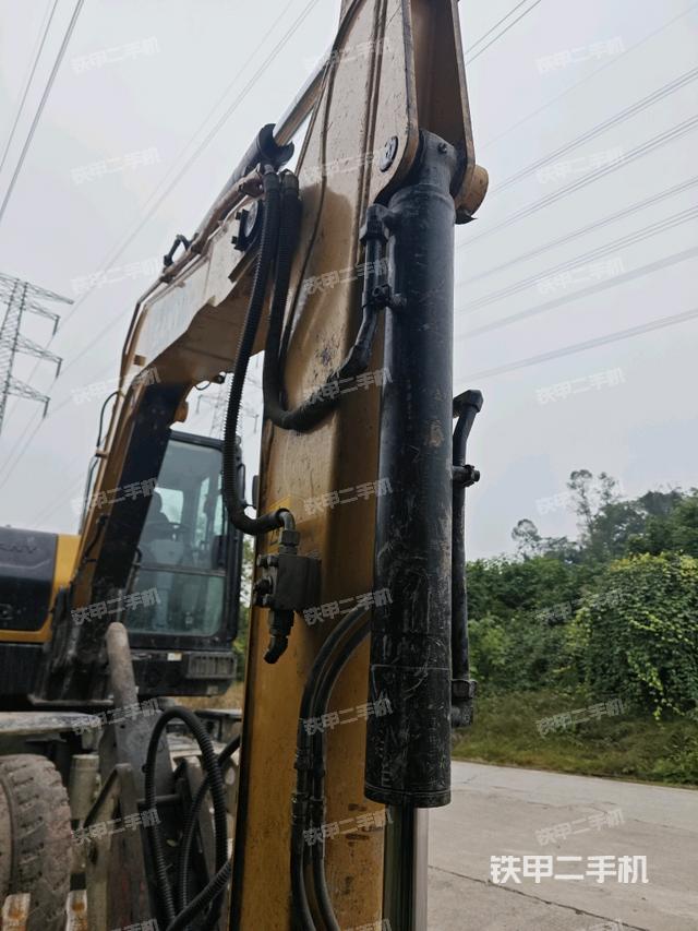 小臂整体右前（工作和回转装置）