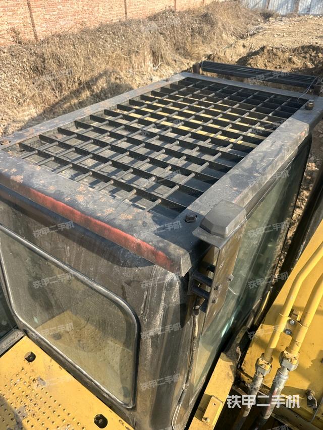 驾驶室顶部（整机外观）