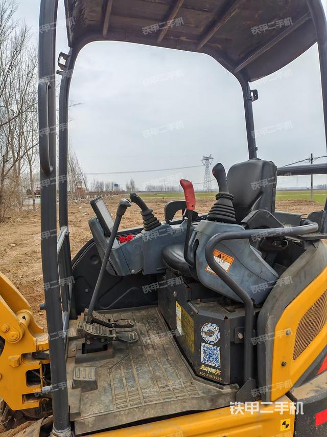 驾驶室顶部（整机外观）