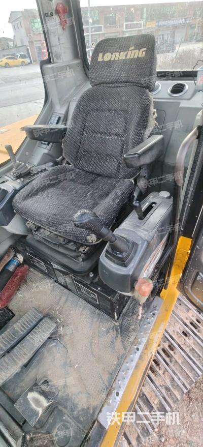 驾驶室顶部（整机外观）