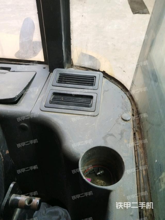 后窗玻璃角标（驾驶室部分）