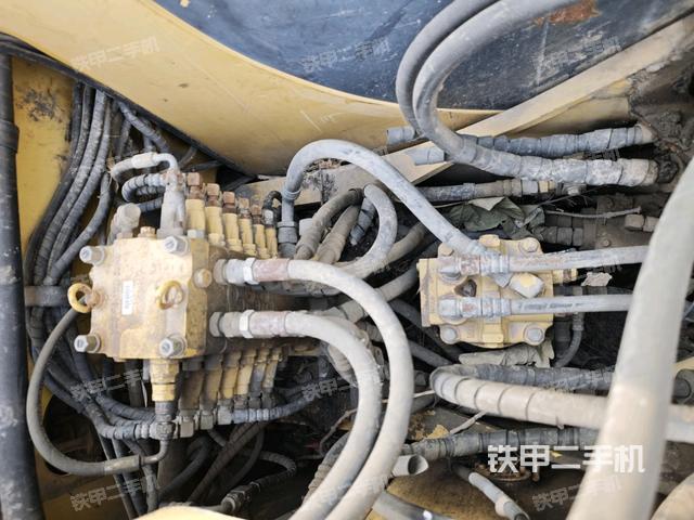 回转马达和主控阀（整机外观）