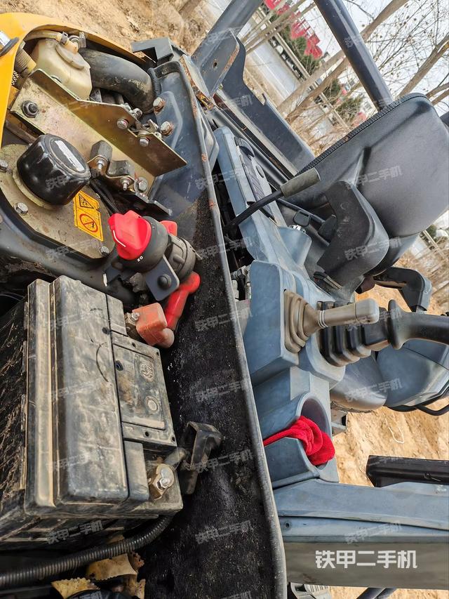 回转马达和主控阀（整机外观）