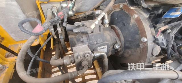 液压泵舱室正面整体（整机外观）