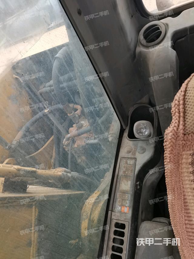 右侧玻璃角标（驾驶室部分）