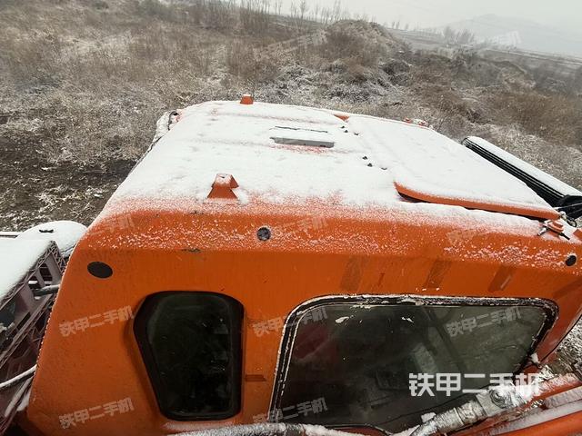 驾驶室顶部（整机外观）