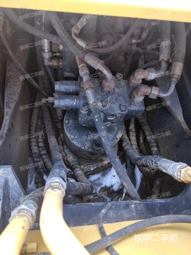 回转马达和主控阀（整机外观）