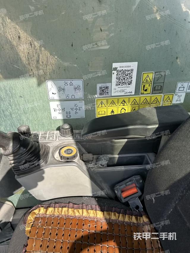 后窗玻璃角标（驾驶室部分）