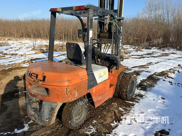 整机右后45°（设备外观及核心部件）