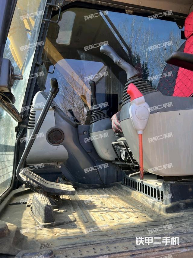 驾驶室整体（整机外观）