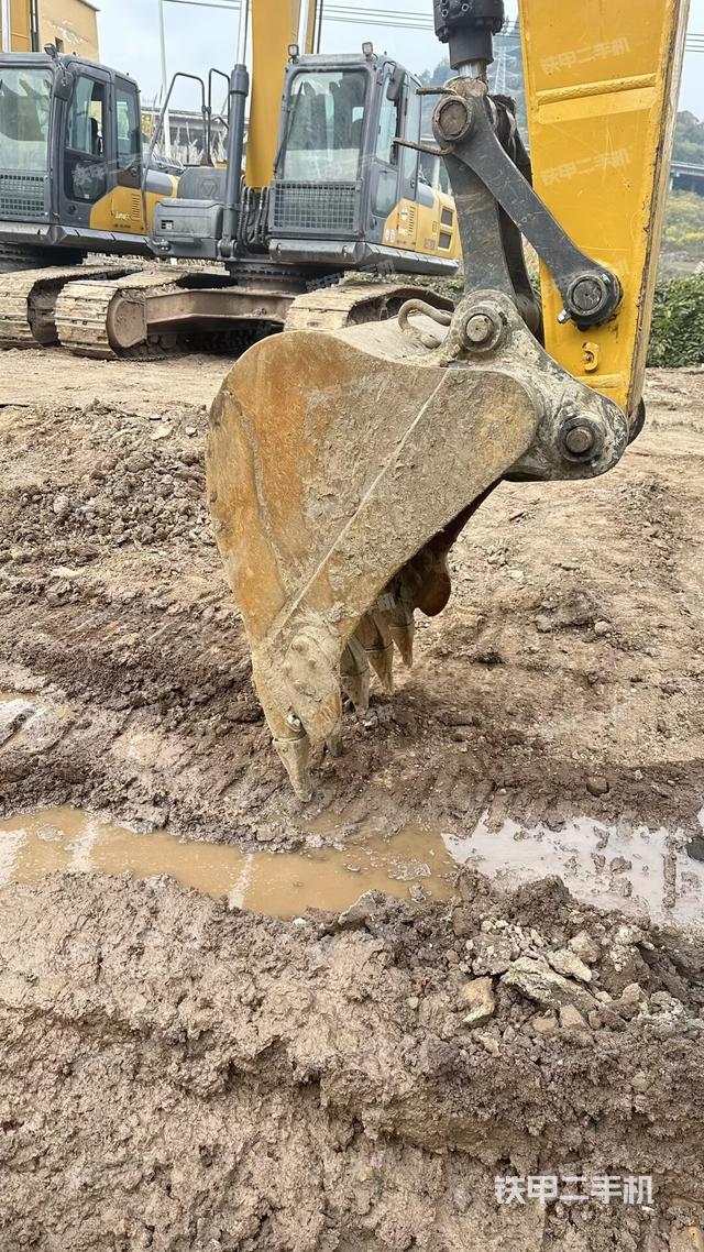 小臂整体左后（工作和回转装置）