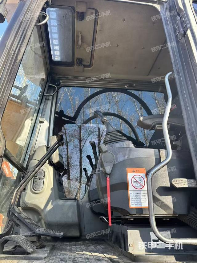 駕駛室整體（整機(jī)外觀）