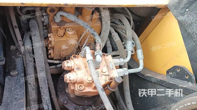 回转马达和主控阀（整机外观）