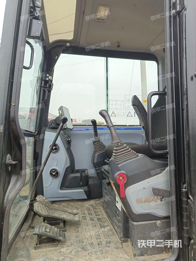 駕駛室頂部（整機(jī)外觀）