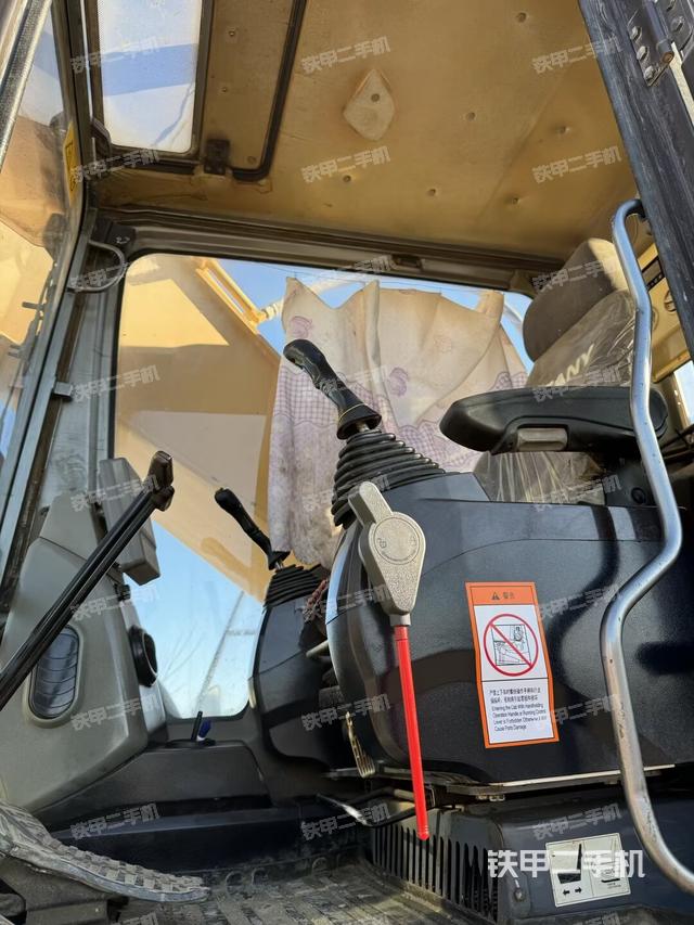 驾驶室顶部（整机外观）