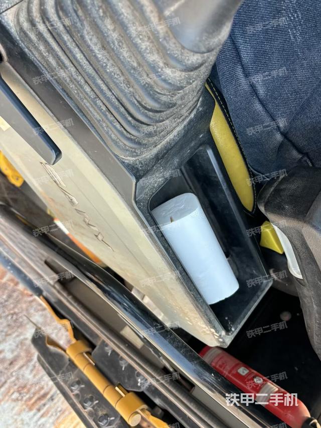 座椅右侧控制台/钥匙门/油门/含右手柄（驾驶室部分）