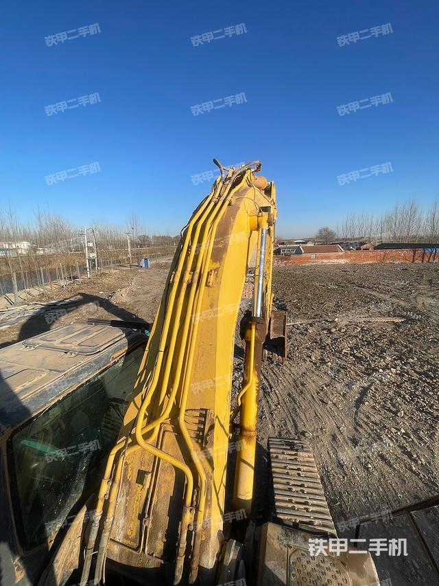 驾驶室顶部（整机外观）