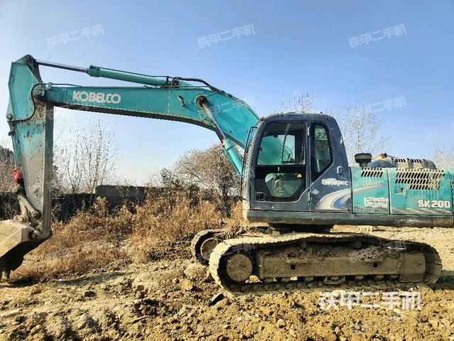 神钢SK200-8挖掘机