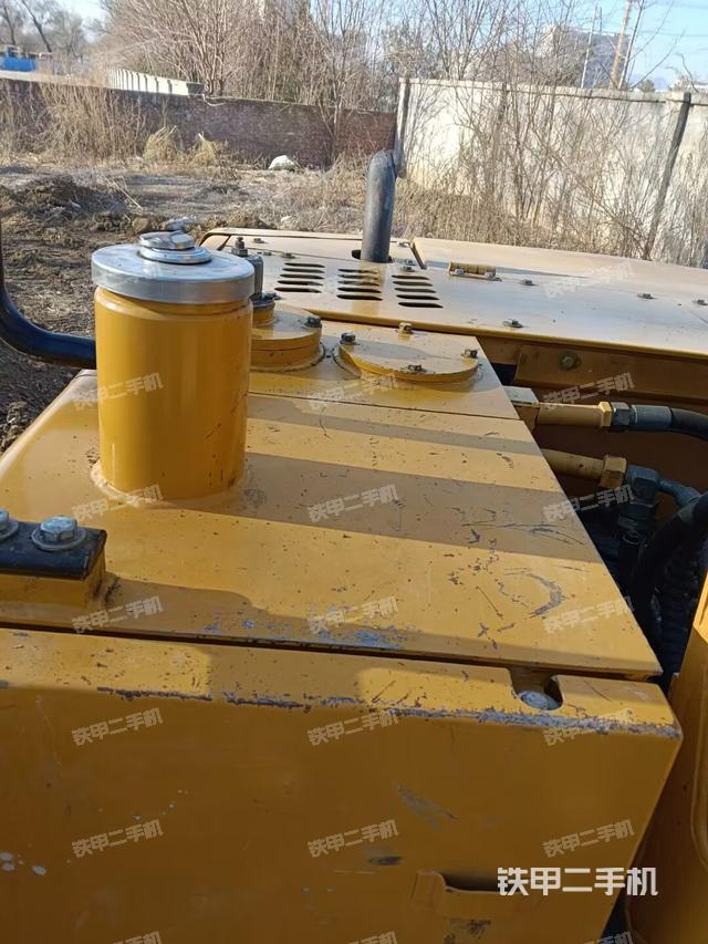 驾驶室顶部（整机外观）