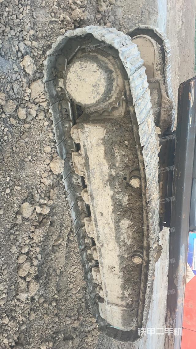 駕駛室頂部（整機外觀）