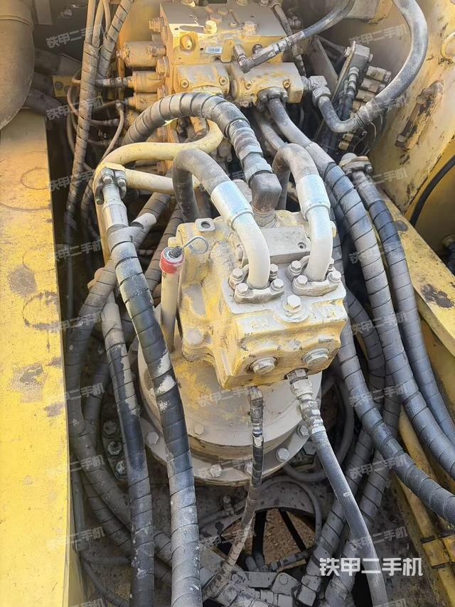 回转马达和主控阀（整机外观）