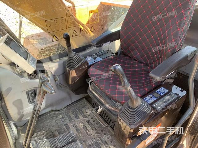 驾驶室整体（整机外观）