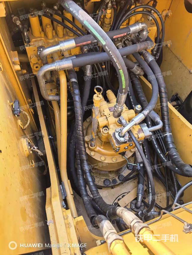 回转马达和主控阀（整机外观）