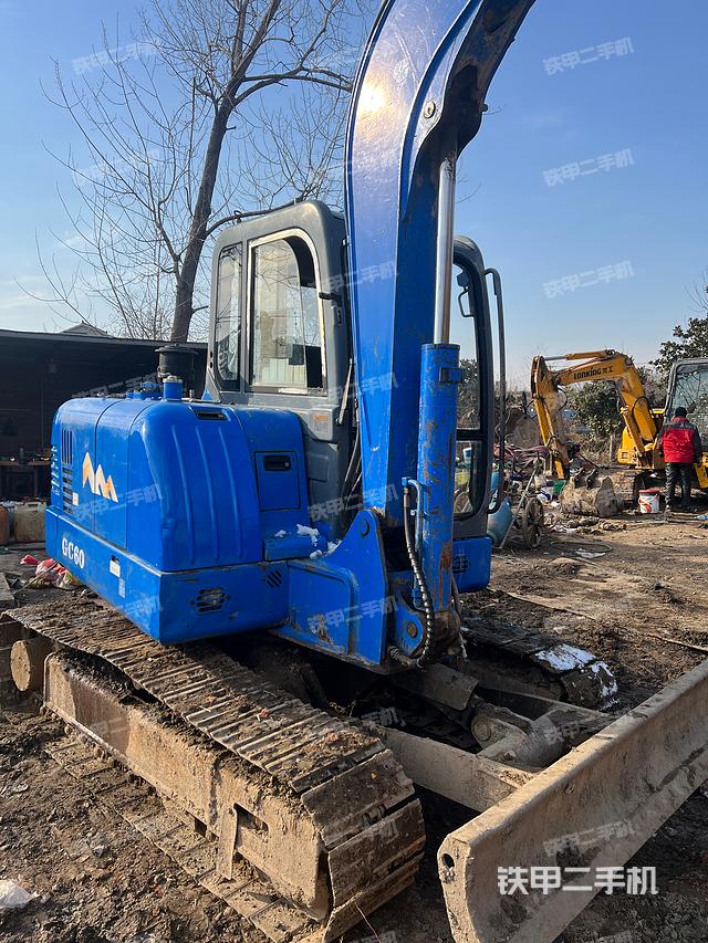 回转马达和主控阀（整机外观）