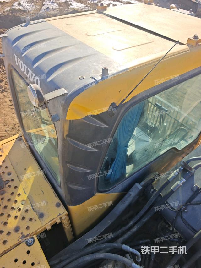 驾驶室顶部（整机外观）