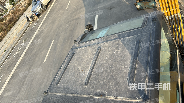 驾驶室顶部（整机外观）