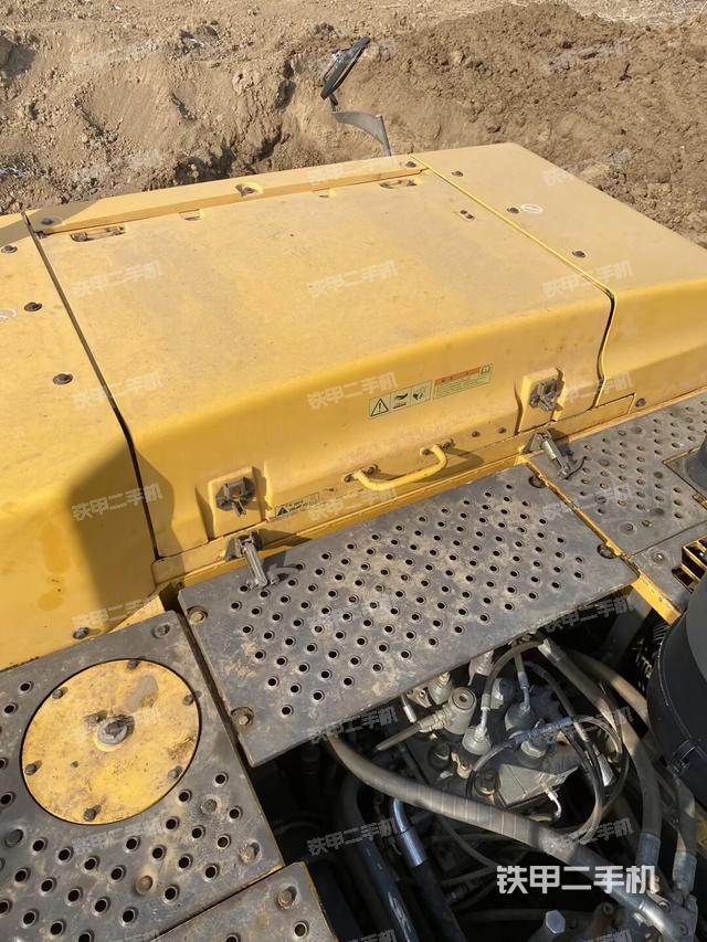 駕駛室頂部（整機外觀）