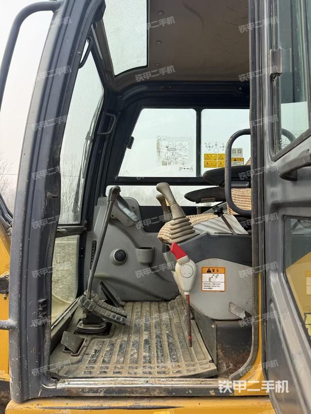 驾驶室顶部（整机外观）