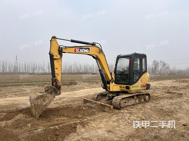 駕駛室整體（整機外觀）