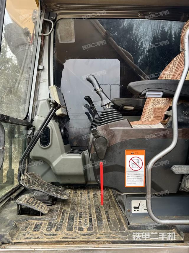 駕駛室整體（整機(jī)外觀）