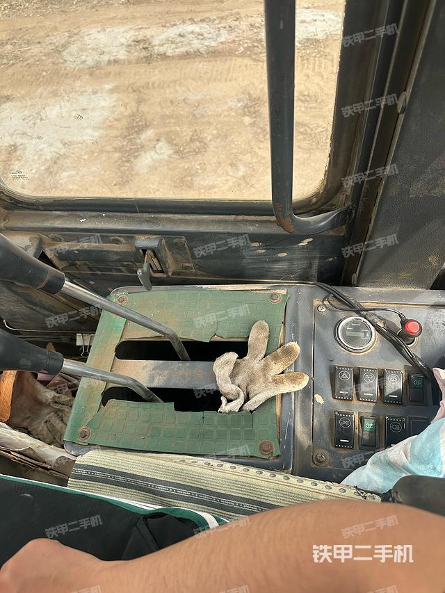 发动机右侧（整机外观及大件）