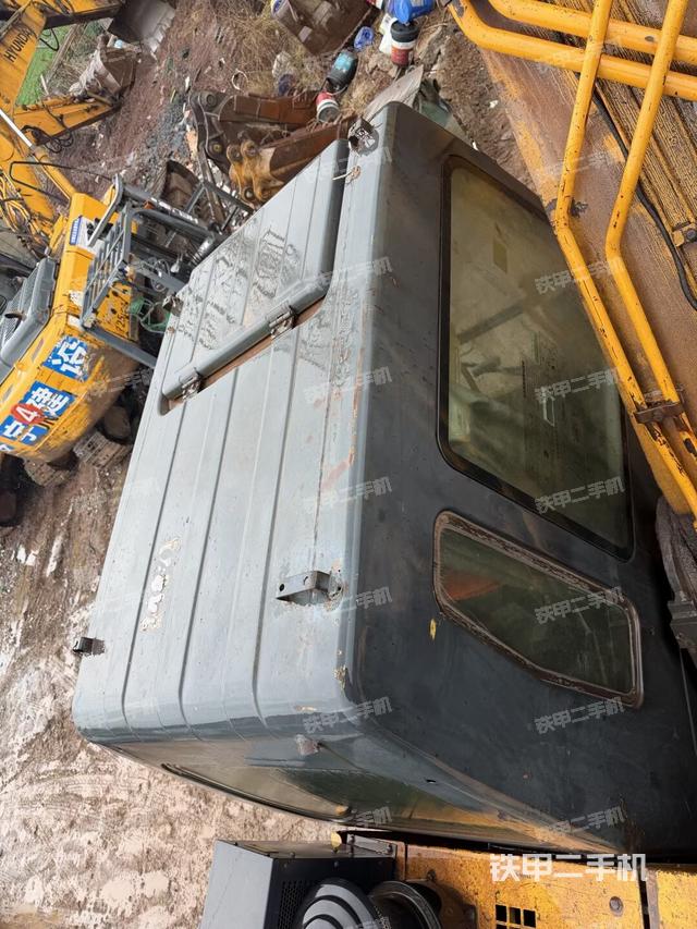 驾驶室顶部（整机外观）