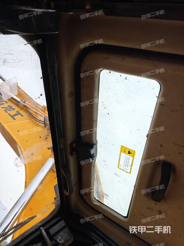 后窗玻璃角标（驾驶室部分）