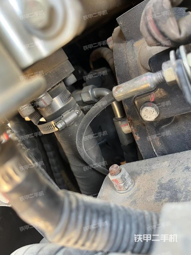 回转马达和主控阀（整机外观）