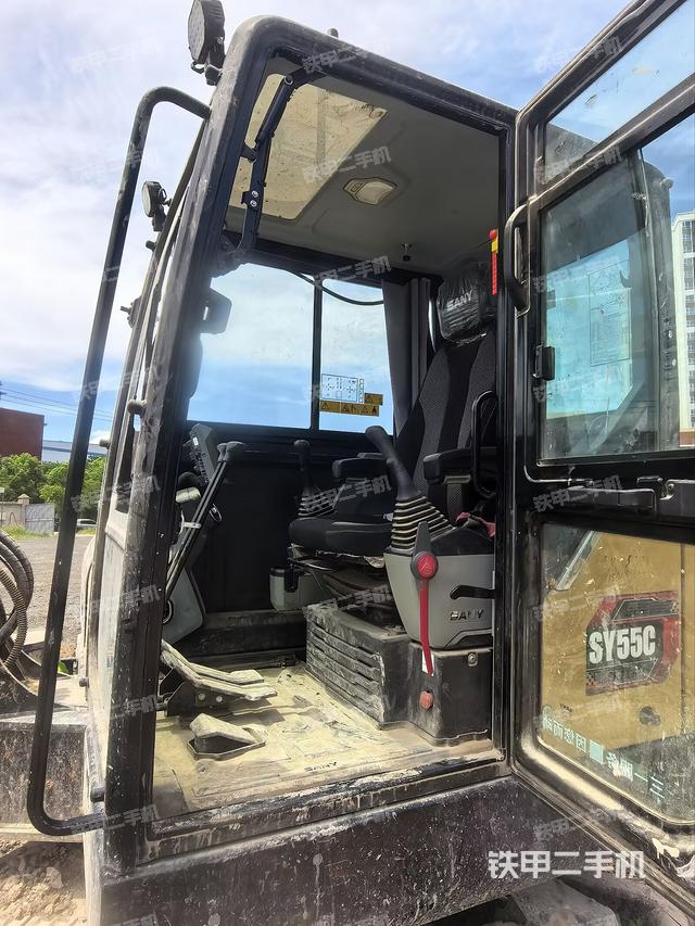  驾驶室正侧（驾驶室部分）