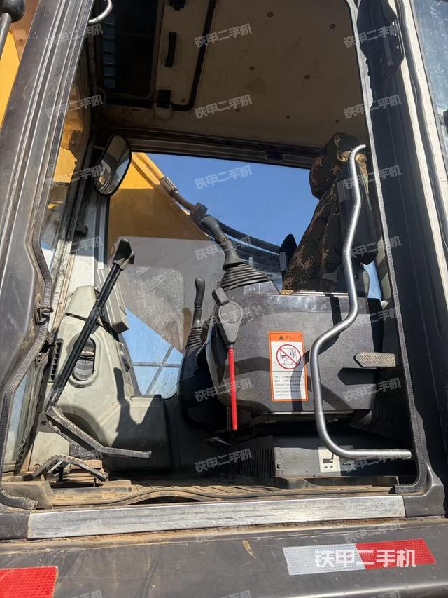 驾驶室整体（整机外观）