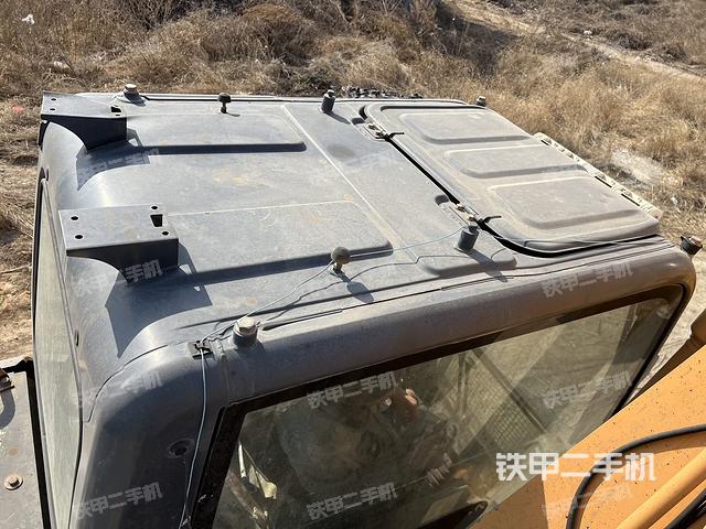 驾驶室顶部（整机外观）