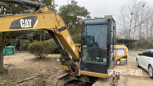 驾驶室顶部（整机外观）