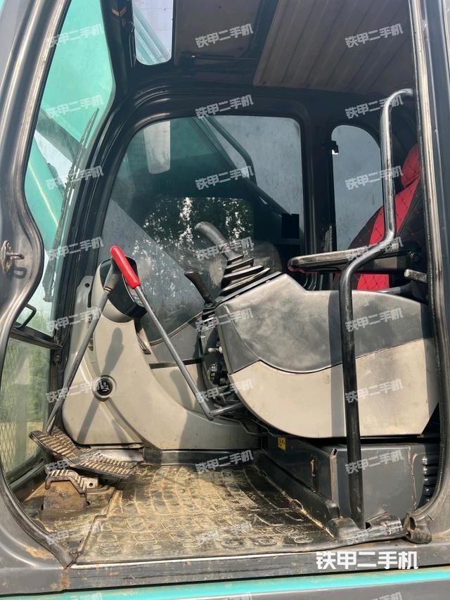 驾驶室整体（整机外观）