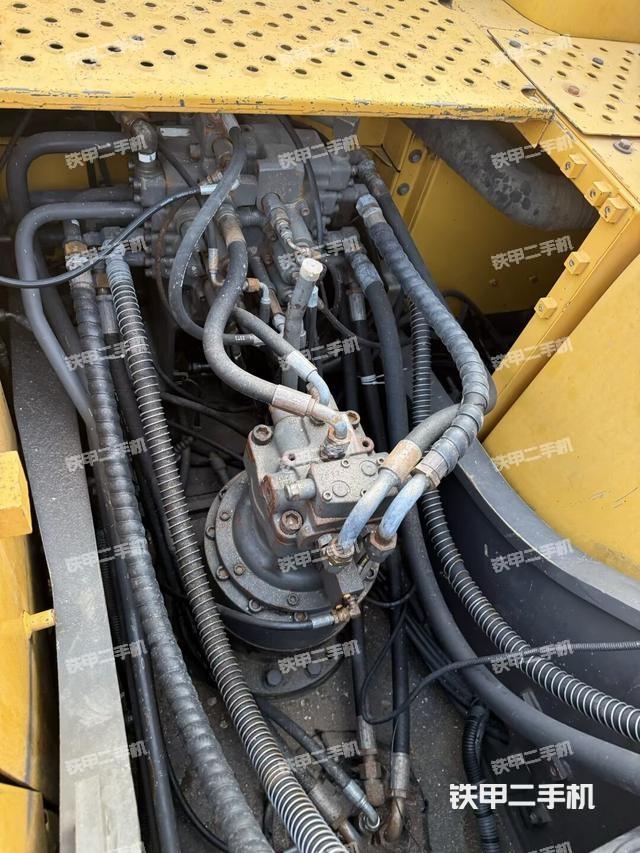 回转马达和主控阀（整机外观）