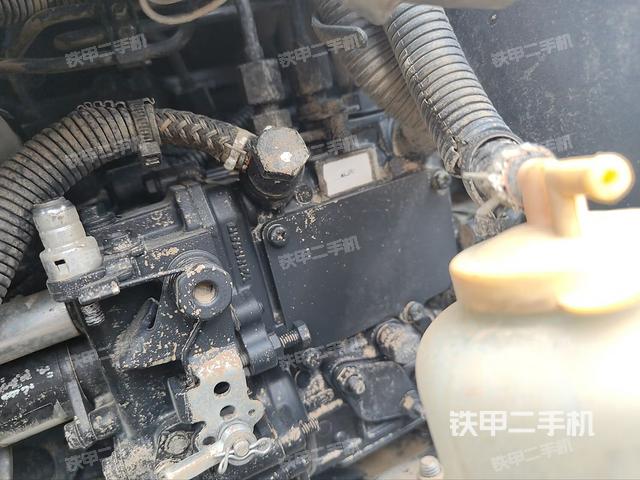 液壓泵艙室正面整體（整機(jī)外觀）