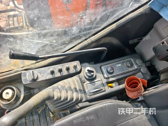 座椅右侧控制台/钥匙门/油门/含右手柄（驾驶室部分）