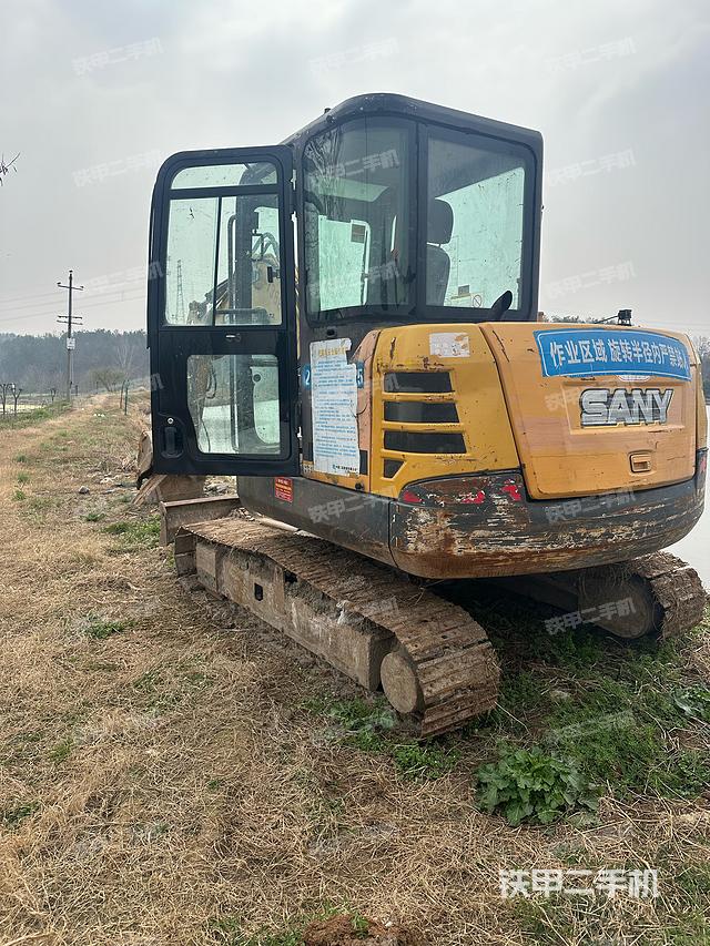 驾驶室顶部（整机外观）