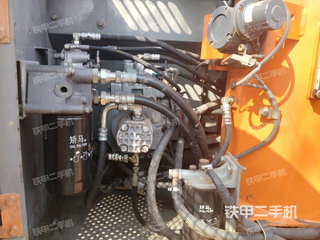 液压泵舱室正面整体（整机外观）