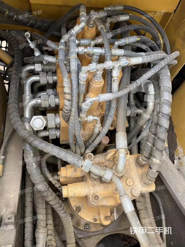 回轉(zhuǎn)馬達和主控閥（整機外觀）