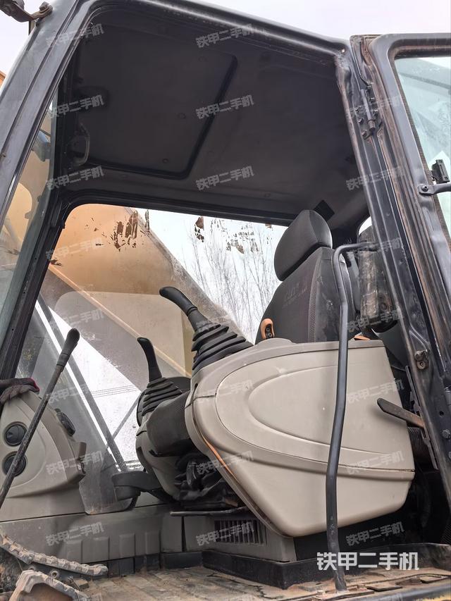 駕駛室整體（整機外觀）